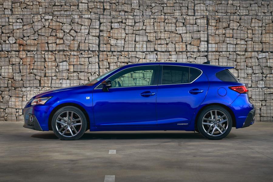  Lexus CT200h F-Sport 2017 года  (WW) (фото 18 из 25)